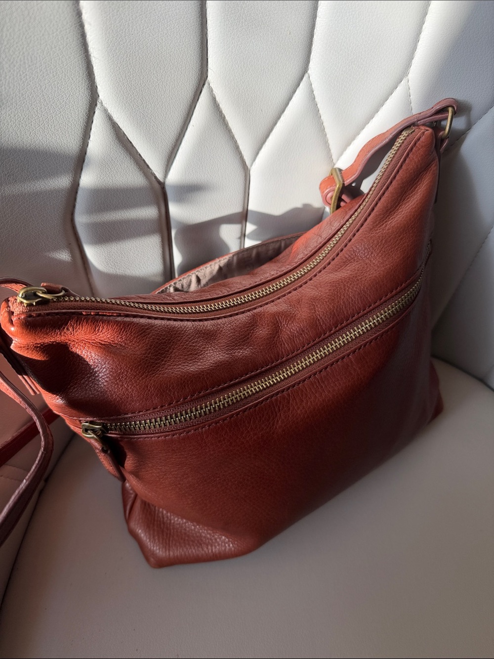 Margot New York Bag - Genuine Leather Hobo Crossbody (Coñac)